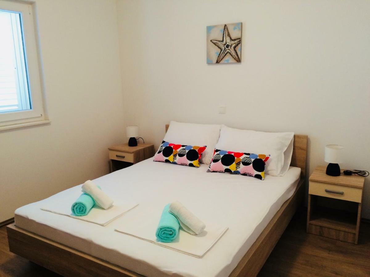 Apartmani Kronjac Milna  Kültér fotó