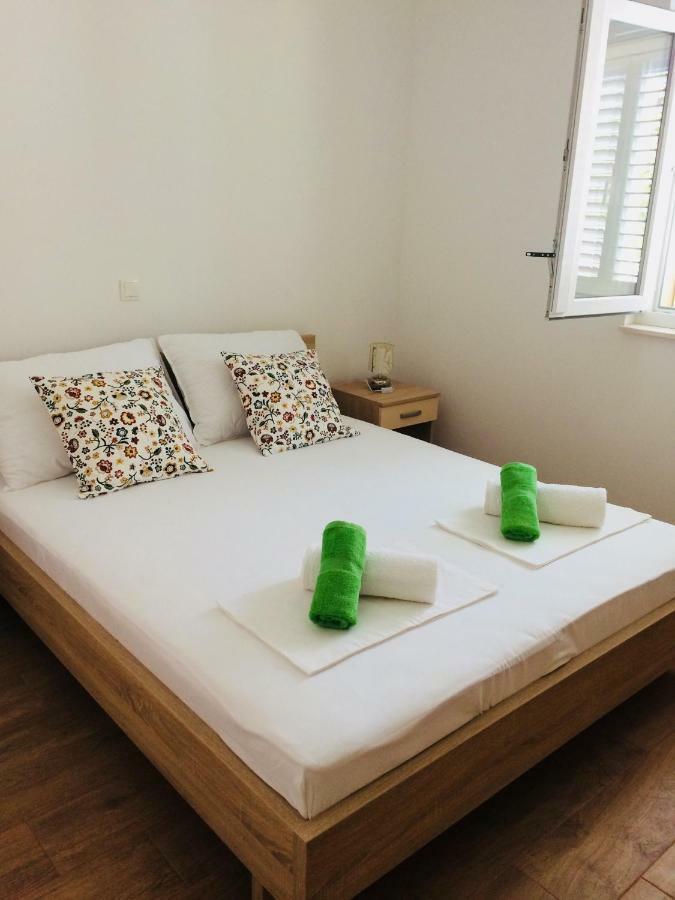 Apartmani Kronjac Milna  Kültér fotó