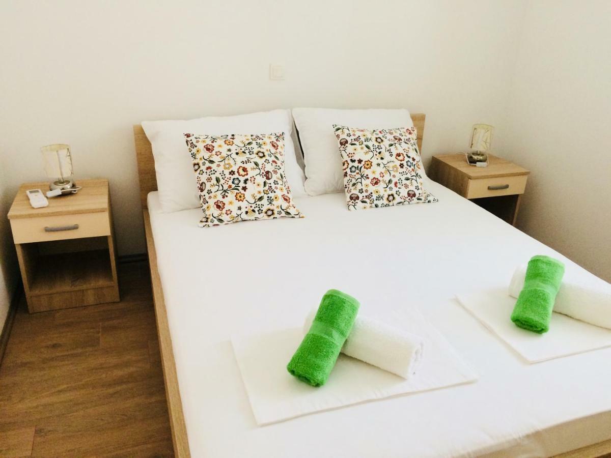 Apartmani Kronjac Milna  Kültér fotó