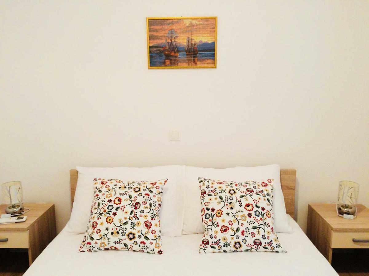 Apartmani Kronjac Milna  Kültér fotó