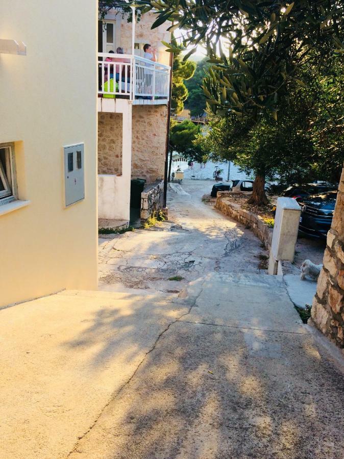Apartmani Kronjac Milna  Kültér fotó