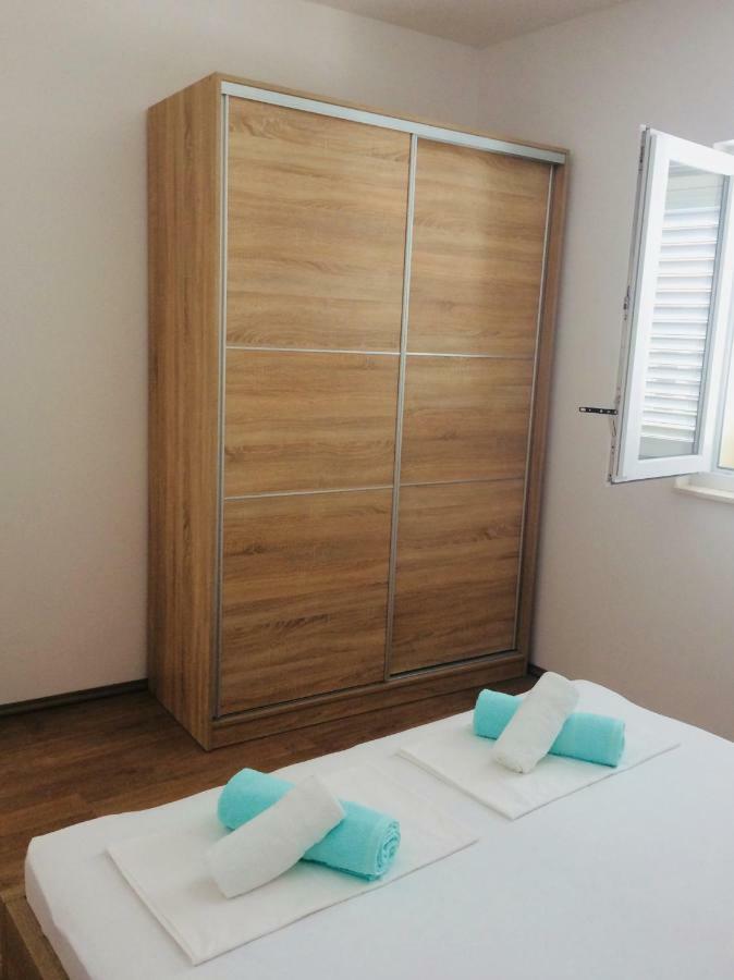 Apartmani Kronjac Milna  Kültér fotó